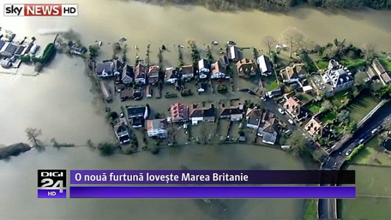 VIDEO Furtuni violente in Marea Britanie. Un copac cade in timpul unui interviu in direct la televiziune Imagine