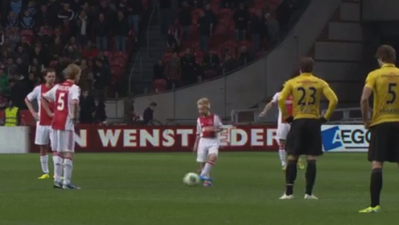 VIDEO. Gest impresionant. Un copil grav bolnav a jucat intr-un meci al lui Ajax Imagine