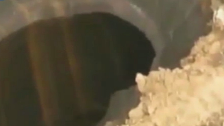 VIDEO. Groapa uriasa formata brusc in nordul Rusiei Imagine