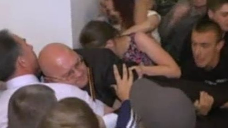 VIDEO. Guvernator ucrainean, batut in propriul birou Imagine