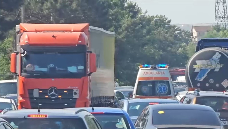 VIDEO Haos pe drumurile de la mare: Se circula bara la bara intre statiuni, iar soferii nervosi au provocat accidente Imagine
