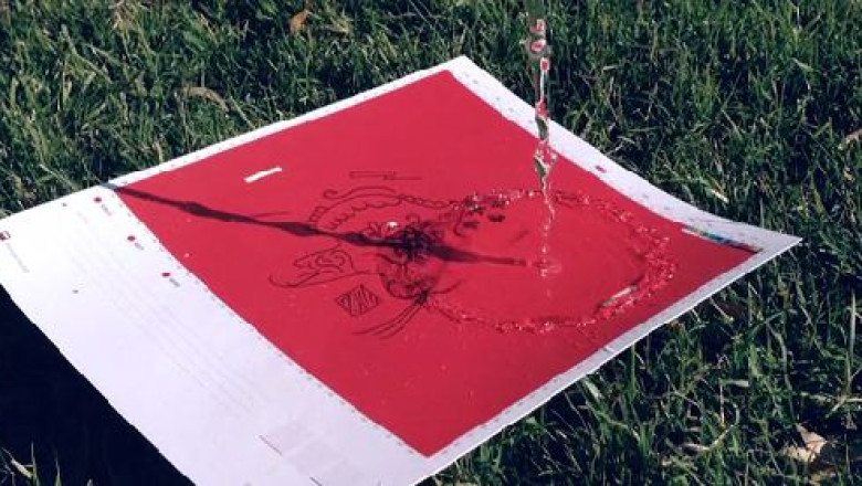 VIDEO Hartia care se curata cu apa si pe care se poate scrie din nou Imagine