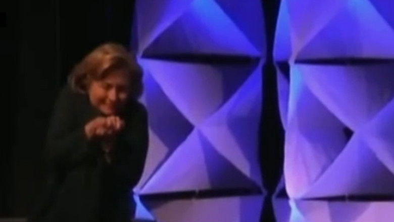 VIDEO. Hillary Clinton, atacata cu un pantof, in timpul unui discurs Imagine