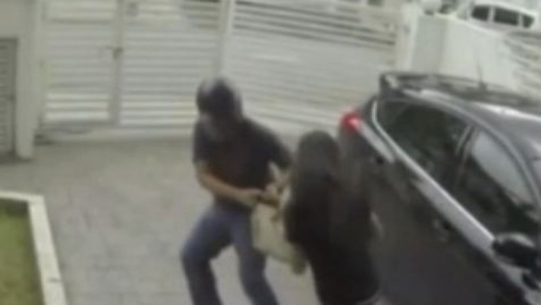 VIDEO. Hot batut de femeia careia voia sa ii fure poseta Imagine