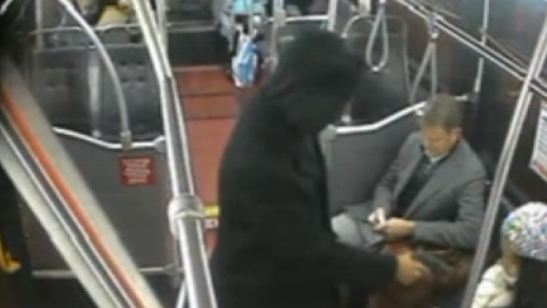 VIDEO. Hot luat la bataie de victime in autobuz Imagine