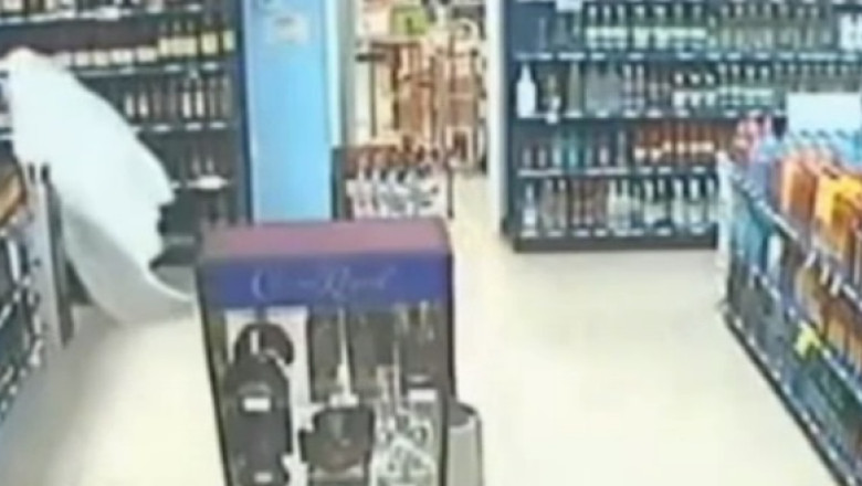 VIDEO. Hotul-fantoma. Un barbat deghizat a spart un magazin din SUA Imagine