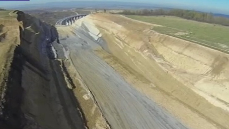 VIDEO. Imagini cu autostrada Sibiu-Orastie, filmata de sus cu o drona Imagine