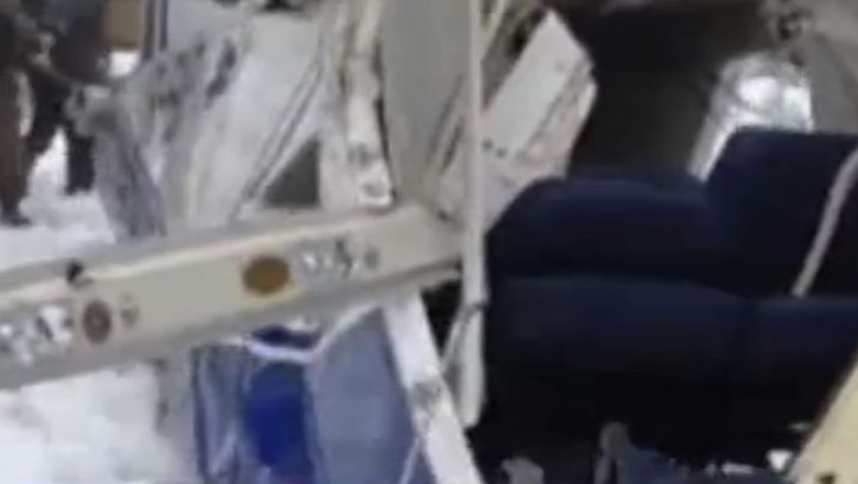 VIDEO. Imagini de la locul accidentului. Satenii au adus avionul la baza muntelui Imagine