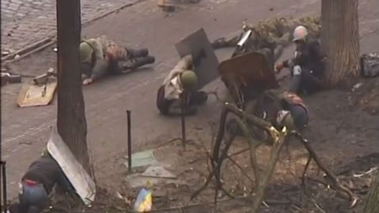 VIDEO. Imagini socante la Kiev. Impuscaturi in plina strada Imagine