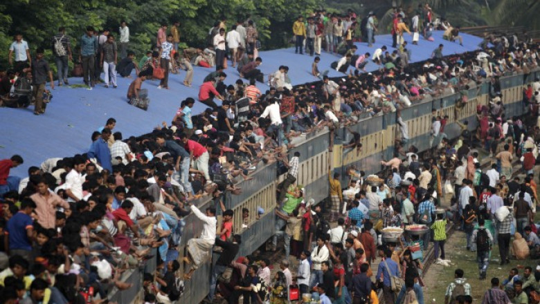 VIDEO. Imbulzeala in garile din Bangladesh, dupa incheierea Ramadanului Imagine