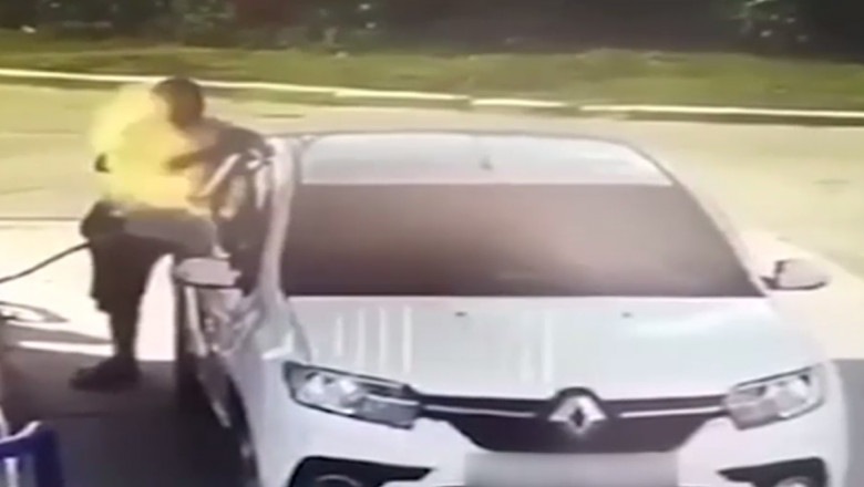 VIDEO. Incendiu intr-o benzinarie din Rusia, dupa ce un taximetrist si-a aprins o tigara in timp ce alimenta Imagine