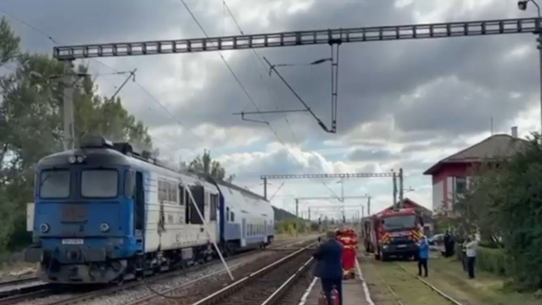 VIDEO Incendiu la locomotiva unui tren, in Cluj. Calatorii s-au autoevacuat Imagine
