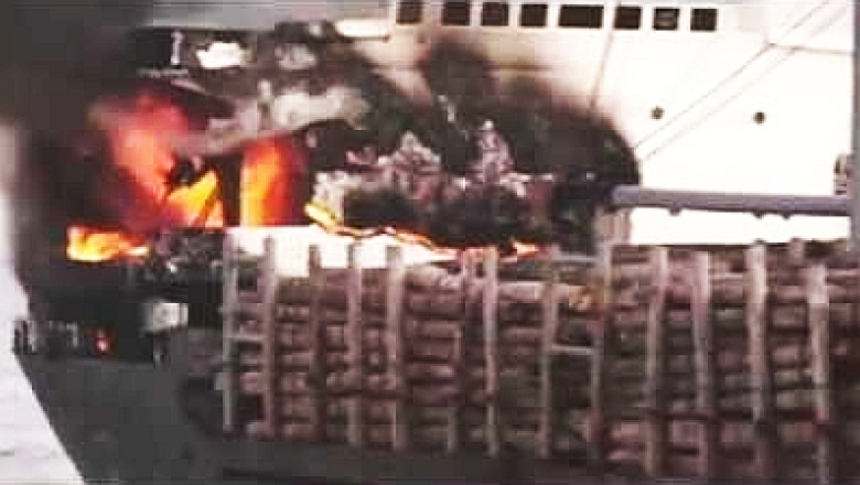 VIDEO Incendiu pe o nava in China: 23 de marinari de pe un vas panamez au fost salvati in ultima clipa Imagine