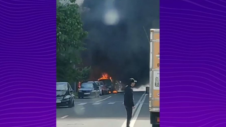 VIDEO Incendiu puternic la un service auto din Braila. 7 masini au fost distruse Imagine