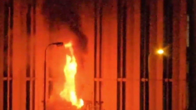 VIDEO. Incendiu violent la Hidrocentrala Portile de Fier 1: Pentru stingere au intervenit echipaje de pompieri din mai multe judete Imagine