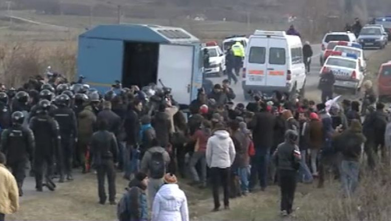 VIDEO. Incidente la Pungesti. Chevron sesizeaza Politia Vaslui in legatura cu distrugerile. Suspendarea activitatii e temporara Imagine