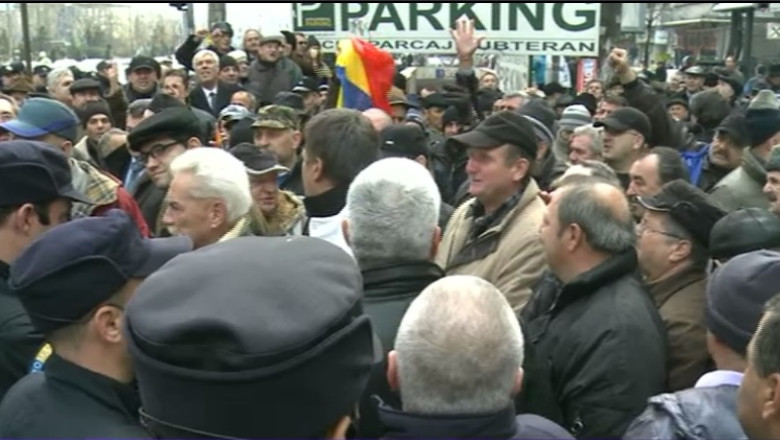 VIDEO. Interventie a jandarmilor la mitingul revolutionarilor Imagine