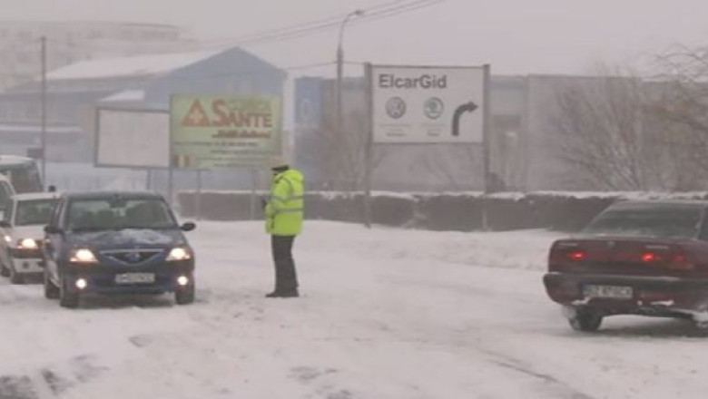 VIDEO. Intre Fundulea si Lehliu masinile pot merge doar insotite de politie si utilaje de deszapezire Imagine