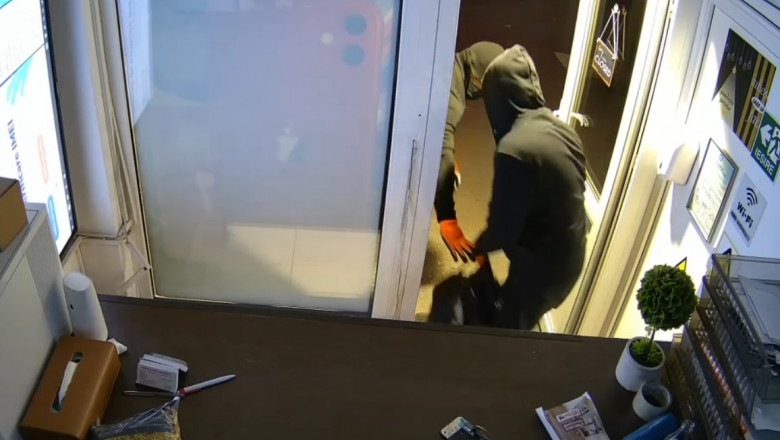 VIDEO. Jaf de zeci de mii de lei in centrul Bucurestiului. Hotii au fost filmati in actiune Imagine
