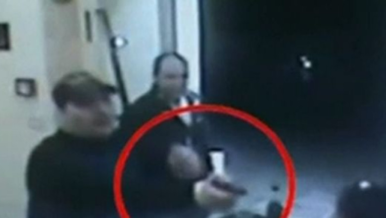 VIDEO. Jaf ratat la o pizzerie din Italia. Doi angajati au reusit sa-i alunge pe hotii care erau inarmati Imagine