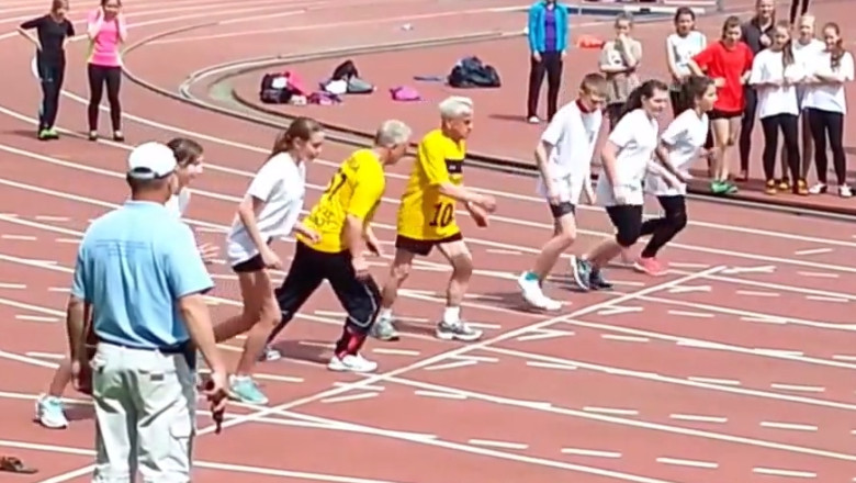 VIDEO La 104 ani, un barbat alearga 100 de metri in 33 de secunde Imagine