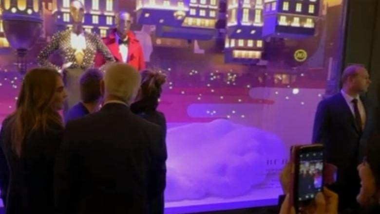 VIDEO. La Paris a venit Craciunul. Marile magazine si-au decorat vitrinele pentru sarbatori Imagine