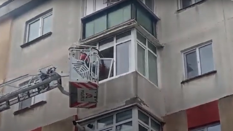 VIDEO La Ploiesti, un copil de 4 ani s-a incuiat in apartament si nu a mai vrut sa le deschida usa parintilor Imagine