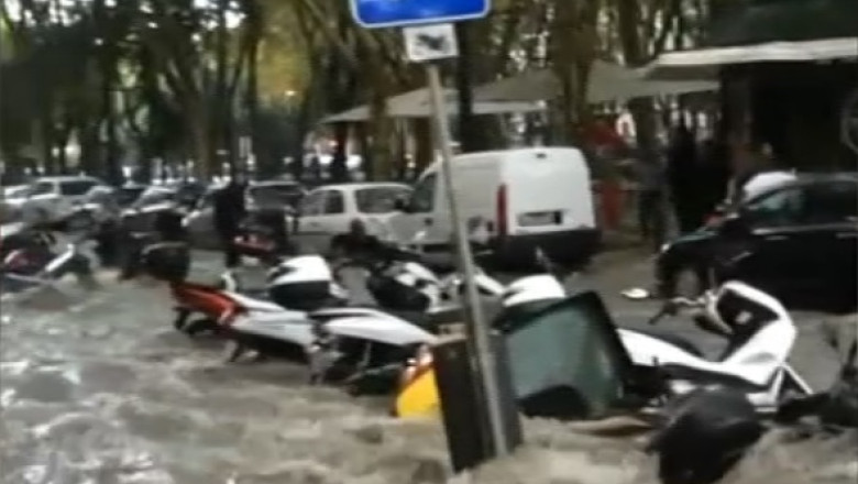 VIDEO. Lisabona s-a transformat intr-un rau urias care a luat pe sus oameni, masini si mese Imagine