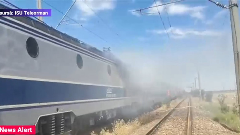 VIDEO Locomotiva unui tren a luat foc, in judetul Teleorman. 250 de calatori au fost evacuati Imagine