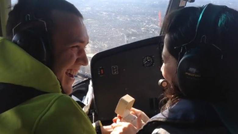 VIDEO. Logodna la inaltime. Un oradean si-a cerut iubita in casatorie intr-un elicopter, deasupra Londrei Imagine