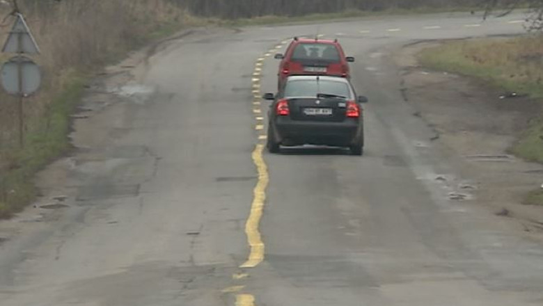 VIDEO Marcaje strambe trasate pe sosea. Sofer: „Cine le-a facut cred ca a fost beat” Imagine