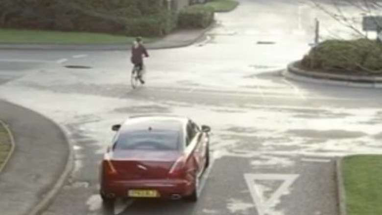 VIDEO. Masina atenta la biciclisti Imagine