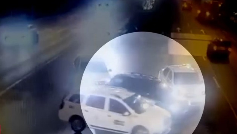 VIDEO Masina blocata in trafic de taximetristi. Totul a pornit de la o minciuna a unuia dintre soferii de taxi Imagine