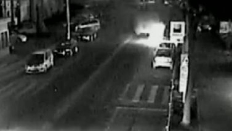 VIDEO. Masina de lux, incendiata in Braila. Autoturismul a ars complet in sapte minute Imagine