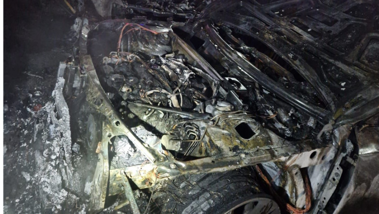 VIDEO Masini arse intr-o parcare din Arad. Incendiul ar fi fost provocat Imagine
