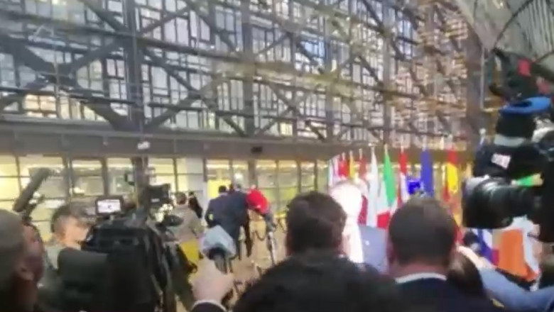 VIDEO Ministrul austriac de Interne fuge de presa romana, dupa ce a votat impotriva aderarii Romaniei la Schengen Imagine