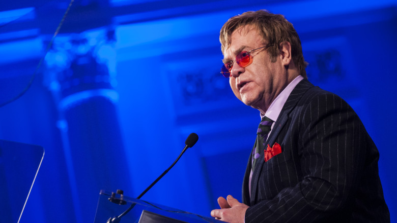 VIDEO. Moment stanjenitor pentru Elton John. Artistul s-a dezechilibrat si a cazut de pe un scaun Imagine