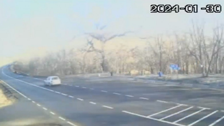 VIDEO Momentul accidentului mortal din Galati. Doi baieti, de 21 si 16 ani, au ars de vii dupa ce masina lor s-a izbit de un camion Imagine