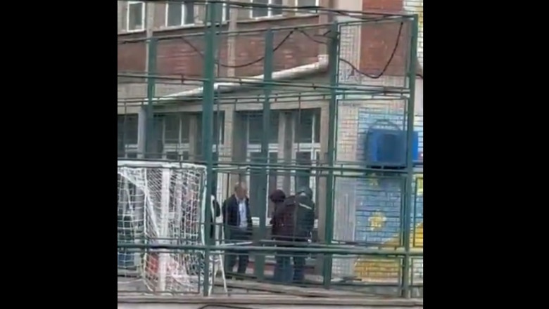 VIDEO. Momentul in care elevul care si-a ucis colegii la o scoala din Belgrad este arestat Imagine