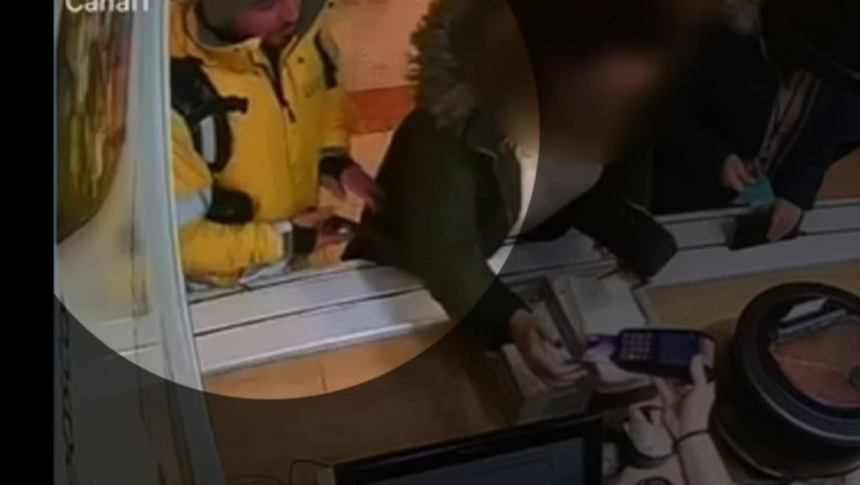 VIDEO Momentul in care un livrator de mancare fura telefonul unei femei, intr-un mall din Bucuresti Imagine