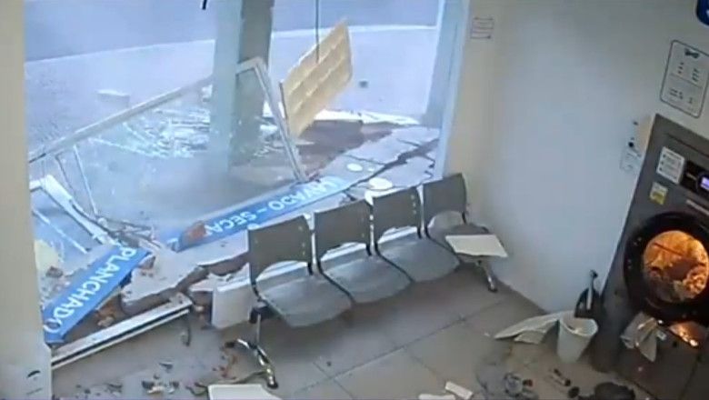 VIDEO Momentul in care un uscator dintr-o spalatorie explodeaza din cauza unei brichete uitate in buzunarul unei perechi de blugi Imagine