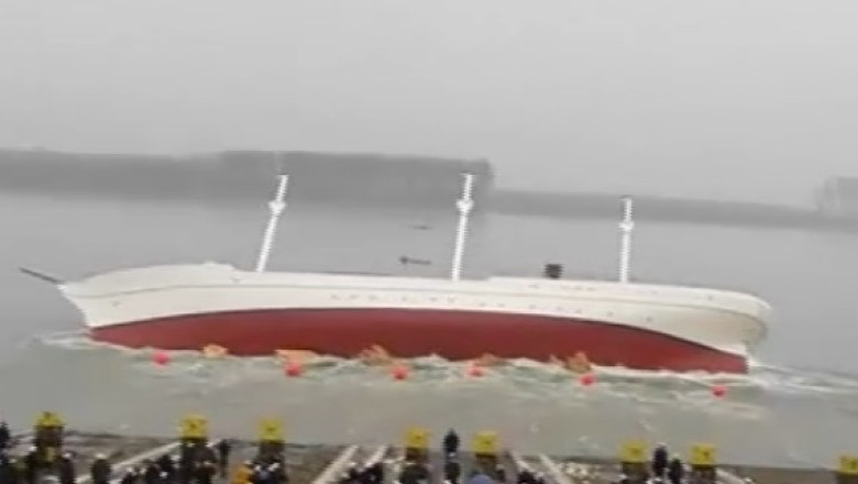 VIDEO. Nava la un pas de scufundare, chiar in momentul lansarii Imagine