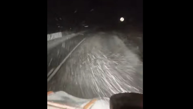 VIDEO Ninge viscolit in mai multe zone din tara. Drumarii intervin cu echipaje de deszapezire Imagine