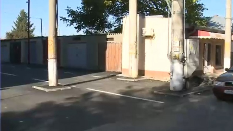VIDEO Noua „minune” a infrastructurii din Romania: Strada reabilitata, dar cu stalpi pe mijloc Imagine