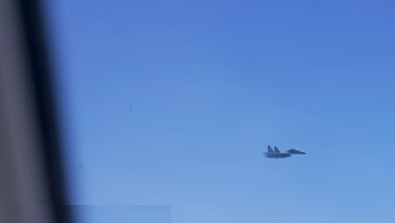 VIDEO „Nu te apropia sau iti asumi responsabilitatea”. Momentul cand un avion al Marinei SUA este escortat de un avion chinez Imagine