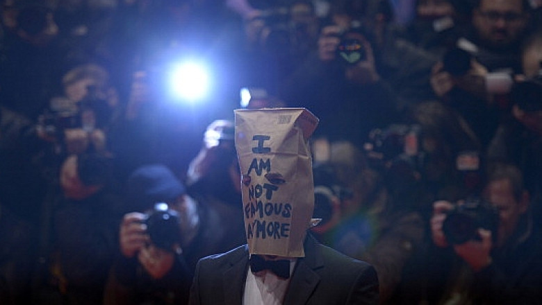 VIDEO Nymphomaniac la Berlinala: Lars von Trier cu tricou inscriptionat „Persona Non Grata”, Shia LaBeouf - cu o punga pe cap Imagine