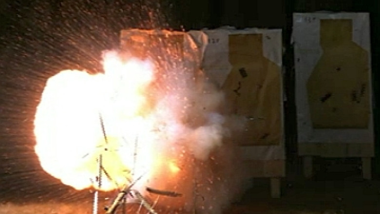 VIDEO O bomba artizanala confectionata de „teroristul din Arad” a fost detonata in poligon. Explozia, inregistrata cu o camera video speciala Imagine