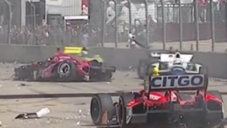 VIDEO. O masina de curse s-a ciocnit de un parapet, la peste 250 km/h Imagine