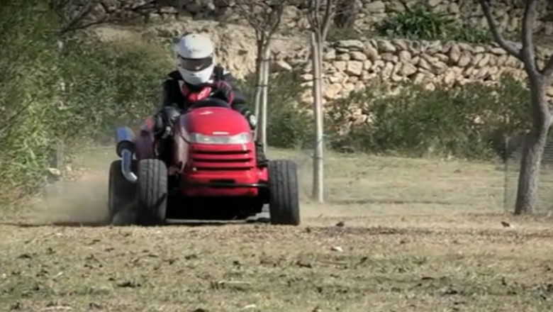 VIDEO. O masina de tuns iarba prinde viteza de 200 de kilometri la ora Imagine