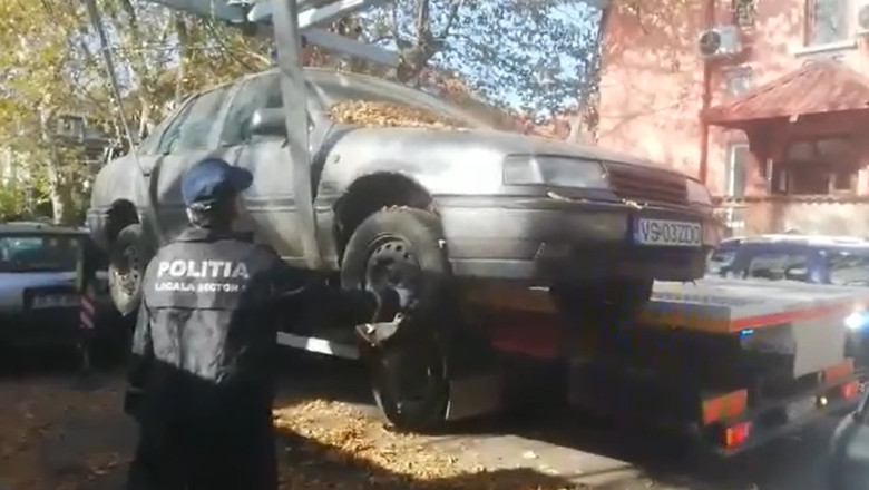 VIDEO O masina folosita de Nicusor Dan a fost ridicata de pe o strada din Sectorul 5 Imagine